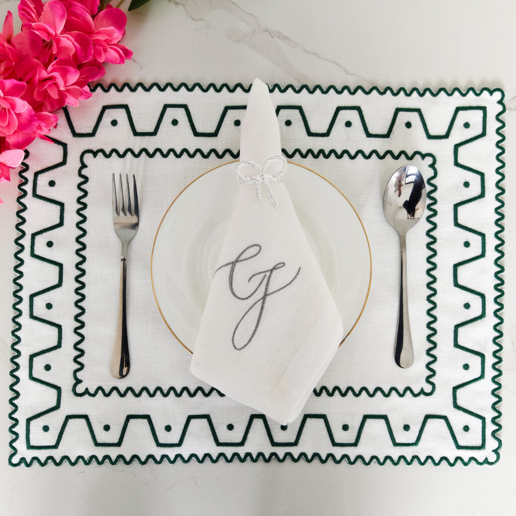 Custom Color 100% Linen Double Layer Cloth Napkins with Scallop Edge Wavy Trim & Embroidery for Elegant Dinner Table