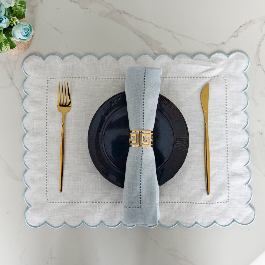 Custom Monogram Wholesale 100% Linen Classic Design Scallop Embroidered Hemstitch Cloth Napkins for Hotel/Party/Wedding