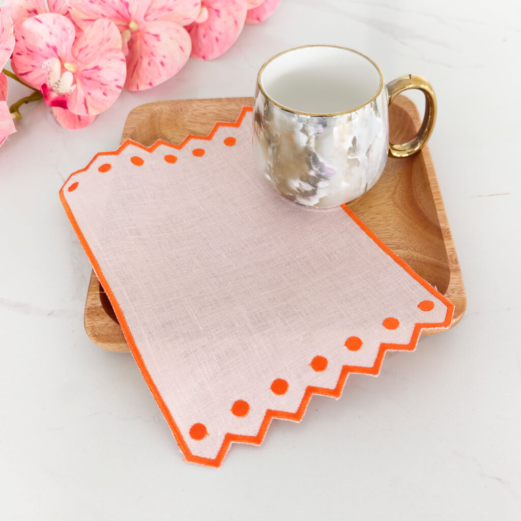 Custom Pattern 100% Pure Linen Cocktail Napkins Embroidered Monogram Pattern Table Cloth Linen Wine Mat for Hotel Handmade