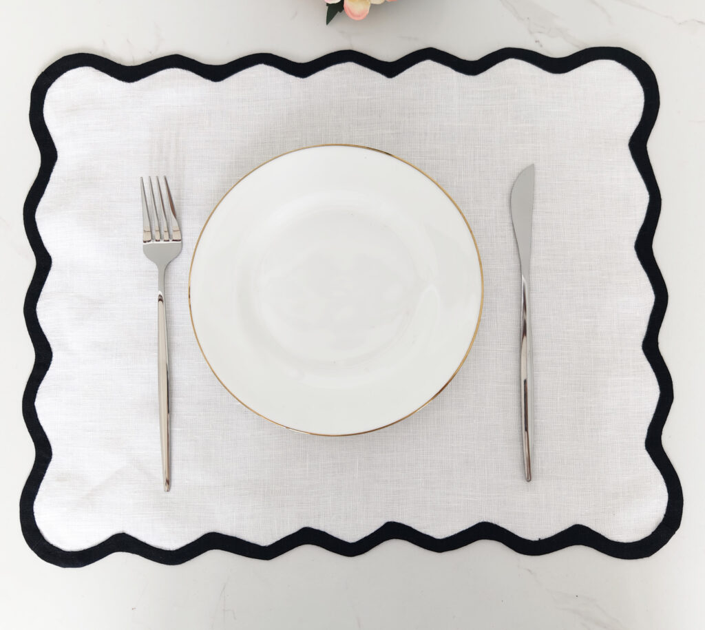 Wholesale Fabric Scallop Edge 100% Linen Classic Design Cloth Placemat Custom Embroidered Pattern for Hotel/Party/Wedding