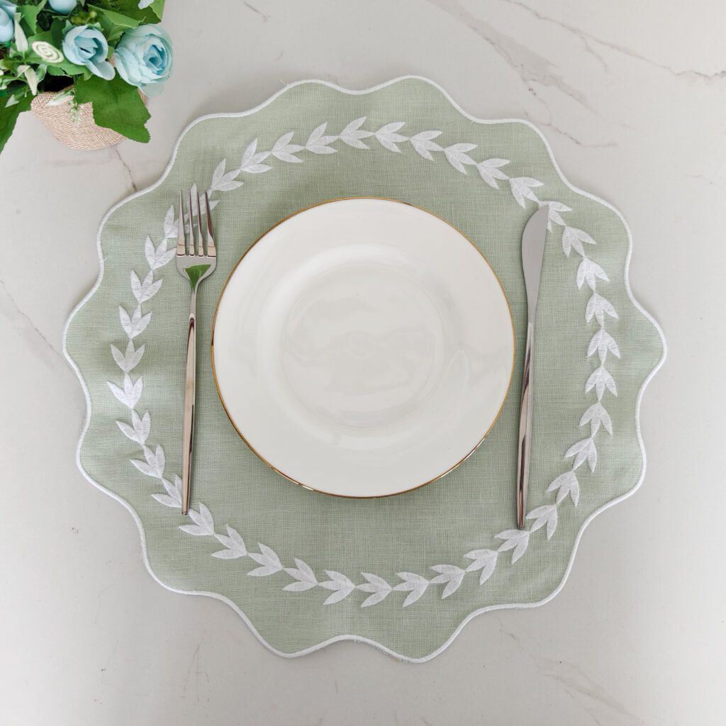 100% Linen Handmade Scallop Embroidered Round Placemat Reusable Cloth Napkins for Home Hotel Party Wedding in Mint