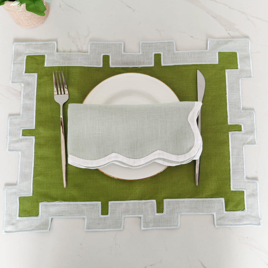 Square Edges Wholesale 100% OEKO-TEX Certified Linen Placemat Double Fabric Scallop Edge Classic Custom Embroidered Pattern Home