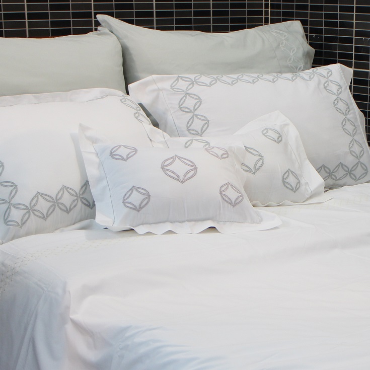 Circles and diamonds embroidered bedding set