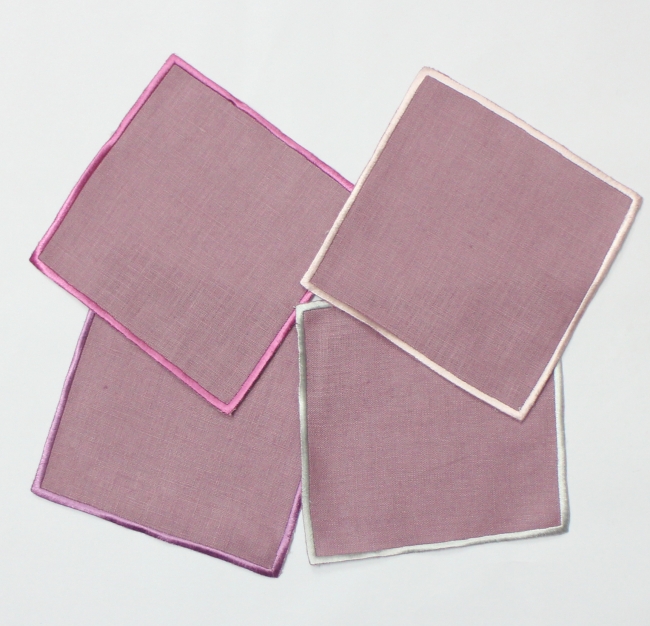 Color embroidered border napkin
