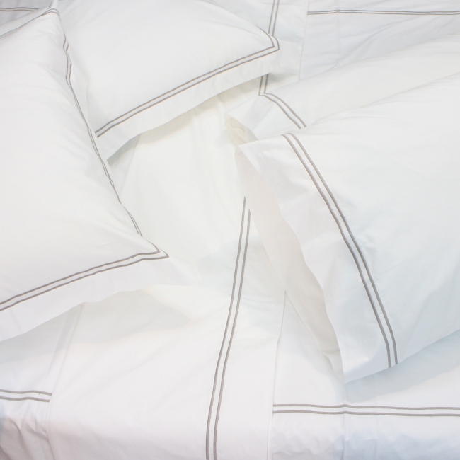 Wholesale luxury embroideried hotel bedding set